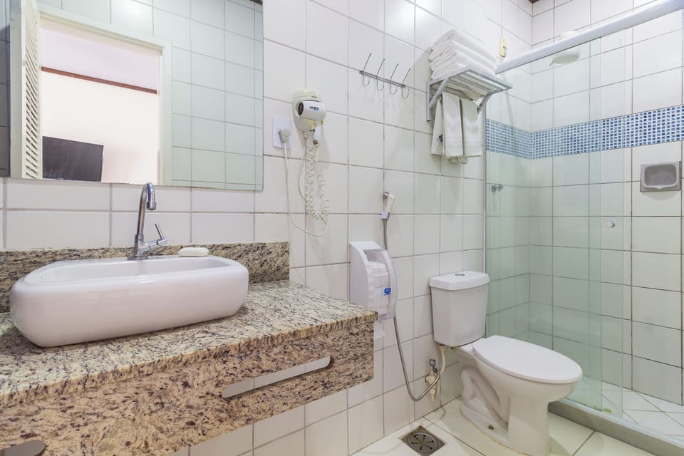 Standard Quadruple Room | Bathroom | Free toiletries, hair dryer, towels