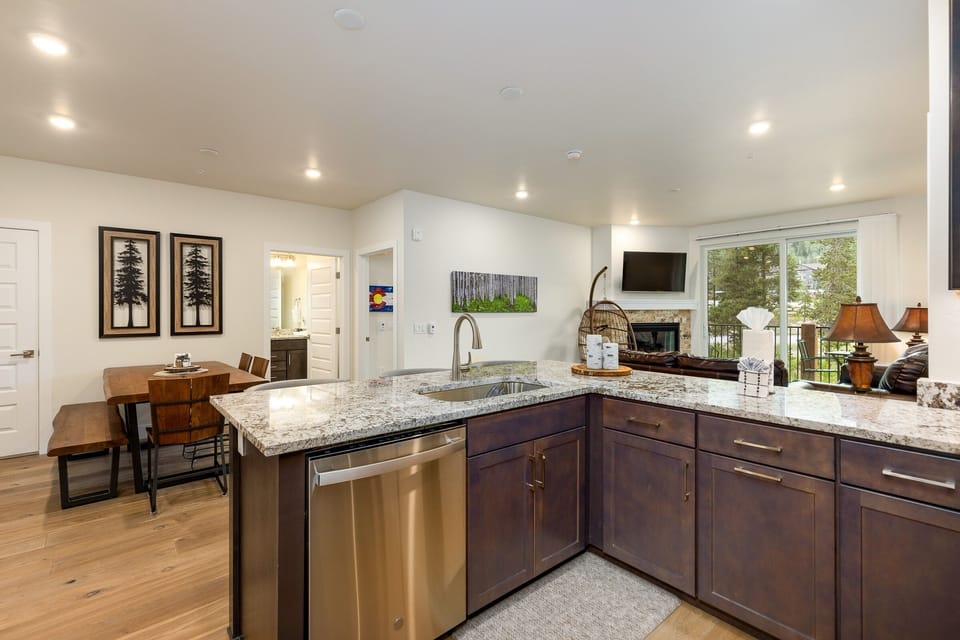Condo, 2 Bedrooms | Private kitchen | Fridge, oven, coffee/tea maker, toaster