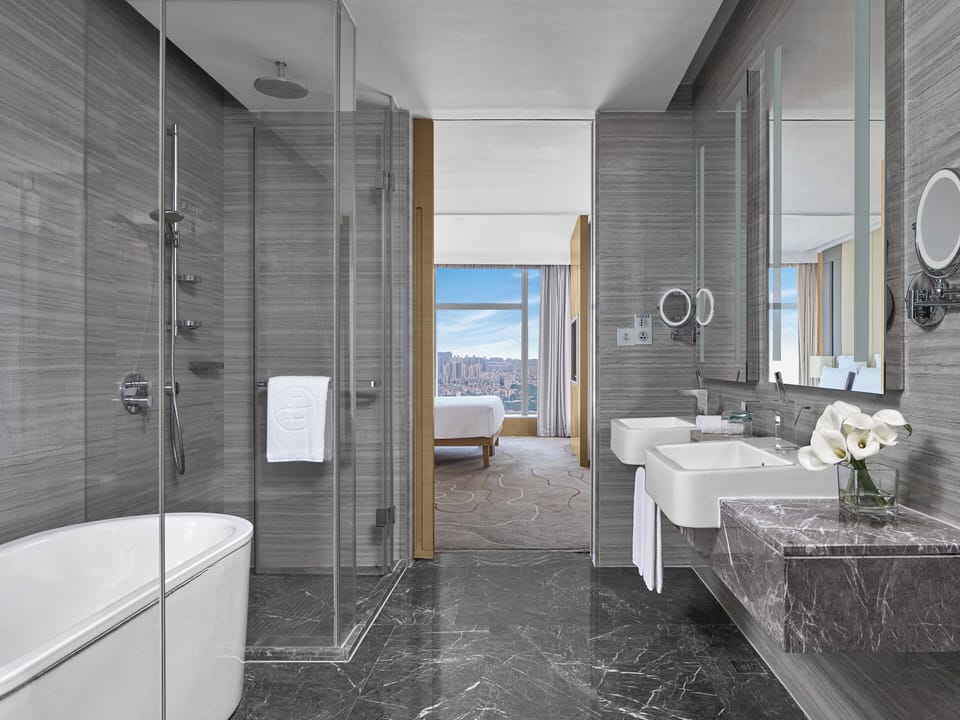 Club Executive Suite | Bathroom | Separate tub and shower, rainfall showerhead, designer toiletries