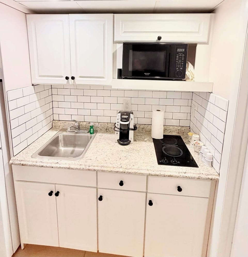 Premier Suite, Living Room, Kitchen | Private kitchen | Coffee/tea maker, microwave, toaster, cookware/dishes/utensils
