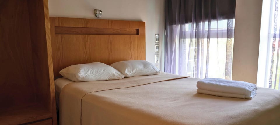 Standard room with air conditioning | WiFi (free), bed sheets