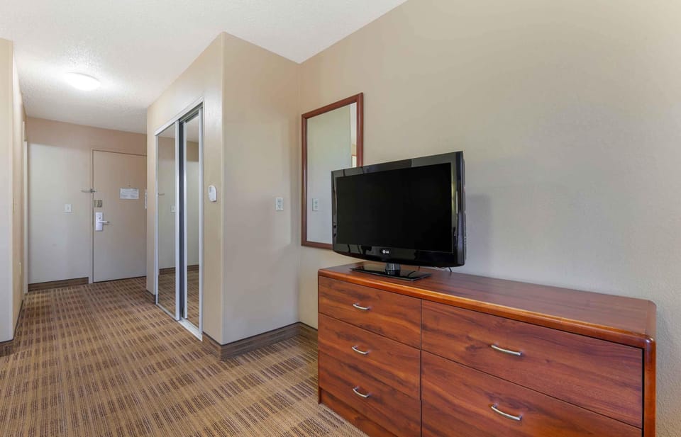 Extended Stay America Select Suites Rockford State Street Hotel in Rockford