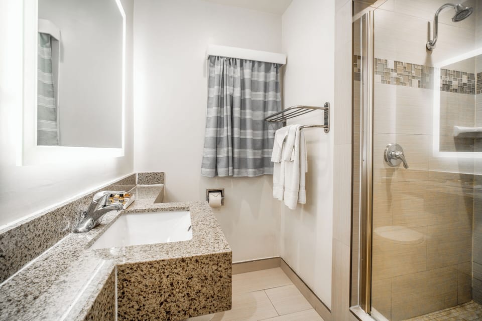Double Room, 1 Bedroom | Bathroom | Combined shower/tub, eco-friendly toiletries, hair dryer, towels