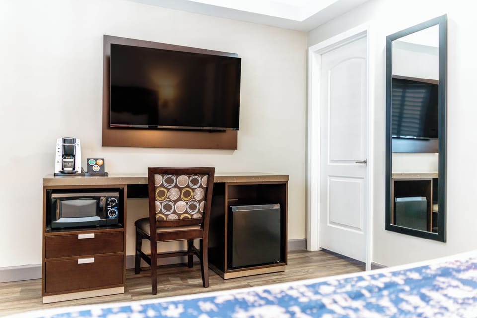 Double Room, 2 Bedrooms | Premium bedding, in-room safe, desk, laptop workspace