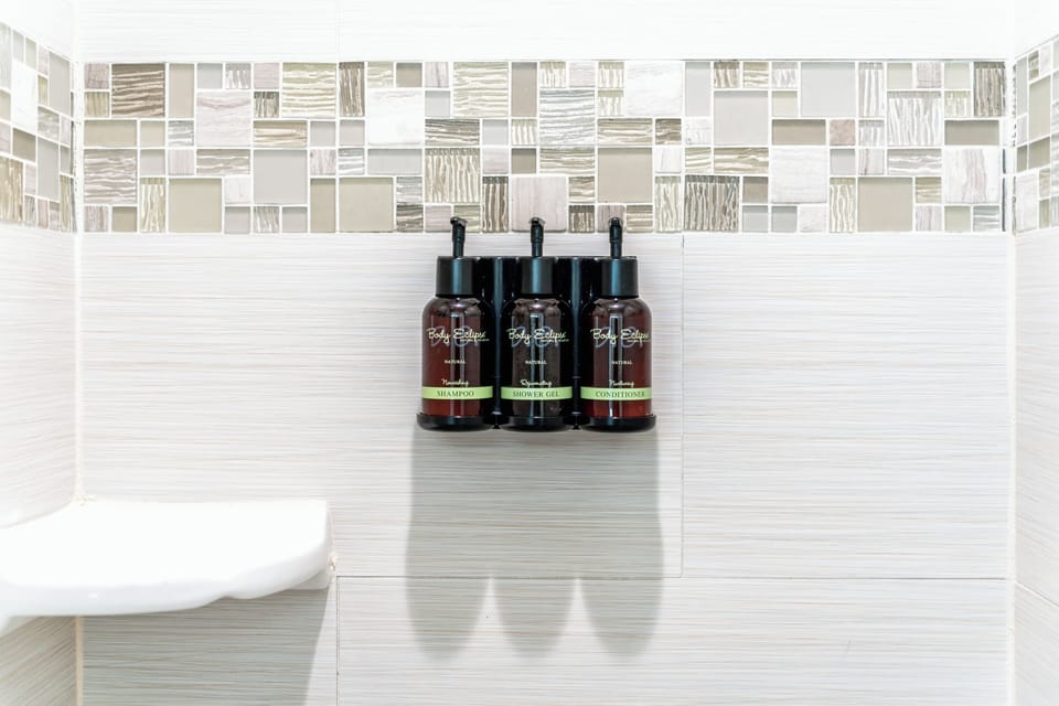 Double Room, 1 Bedroom | Bathroom | Combined shower/tub, eco-friendly toiletries, hair dryer, towels