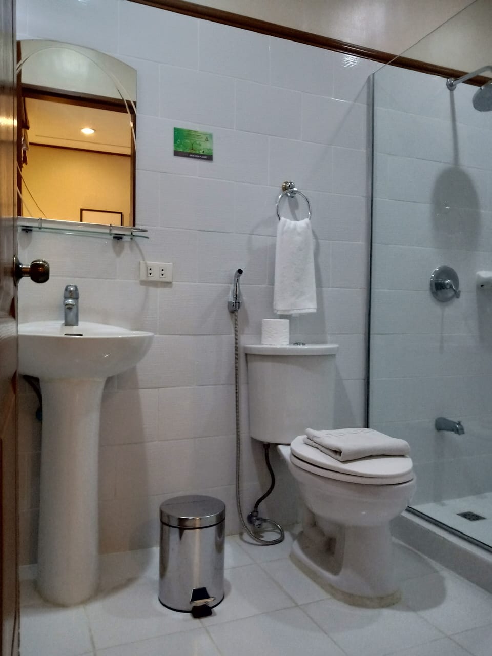 Family Air conditioning Room | Bathroom | Shower, free toiletries, hair dryer (on request), slippers
