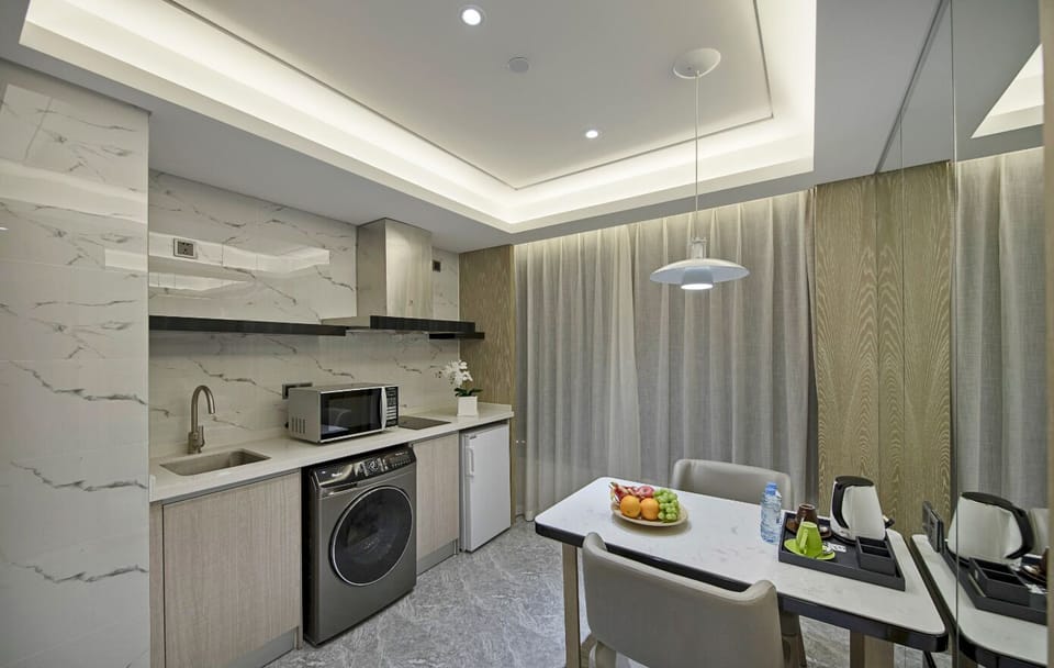 Luxury Suite | Private kitchenette | Fridge