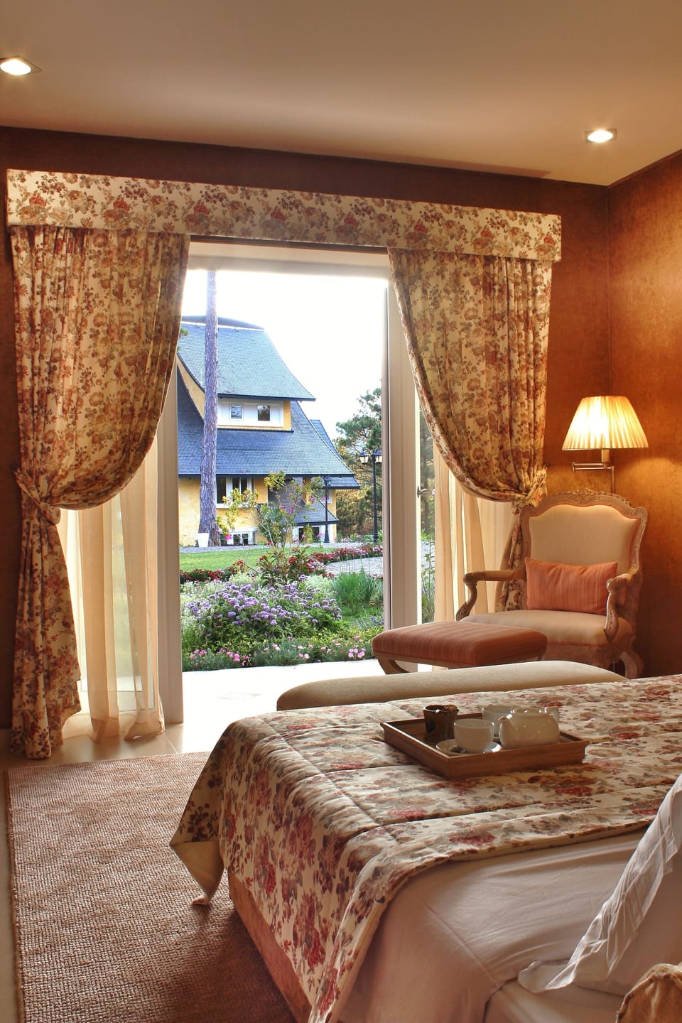 Deluxe Suite, 1 Queen Bed, Garden View | Premium bedding, minibar, desk, blackout drapes