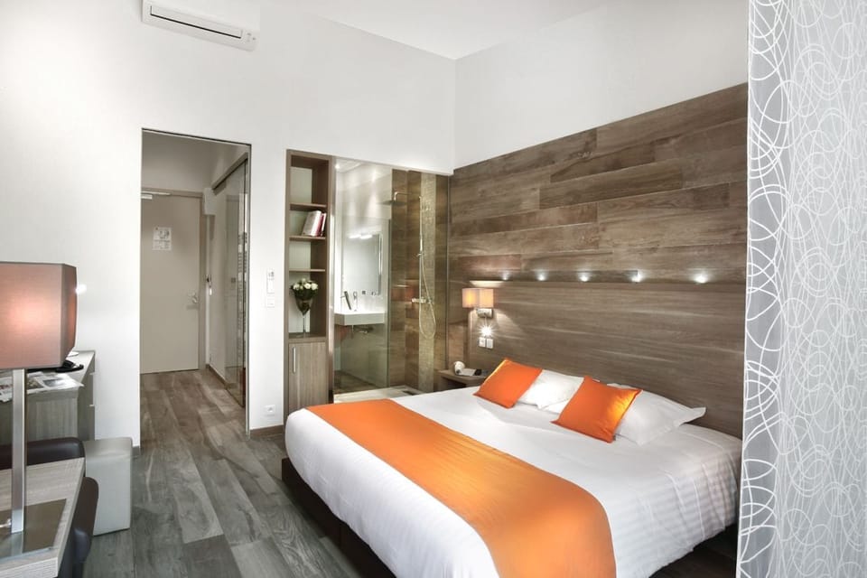 Design Double Room | Premium bedding, minibar, in-room safe, desk