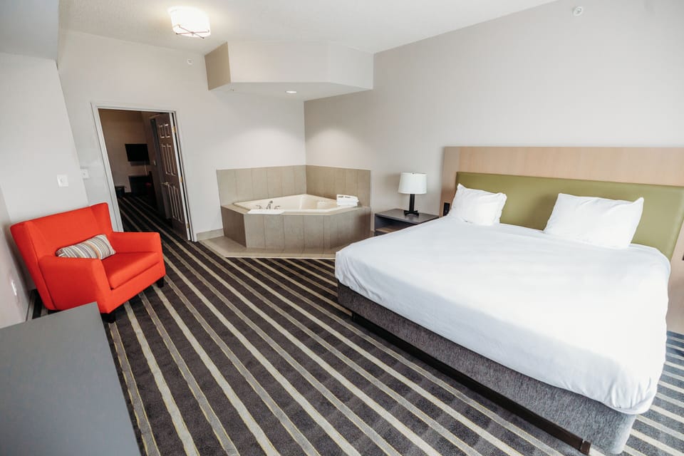 Deluxe Suite, 1 Bedroom, Non Smoking | Premium bedding, in-room safe, desk, laptop workspace