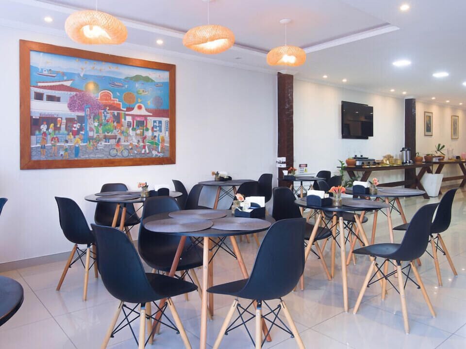 Free daily self-serve breakfast