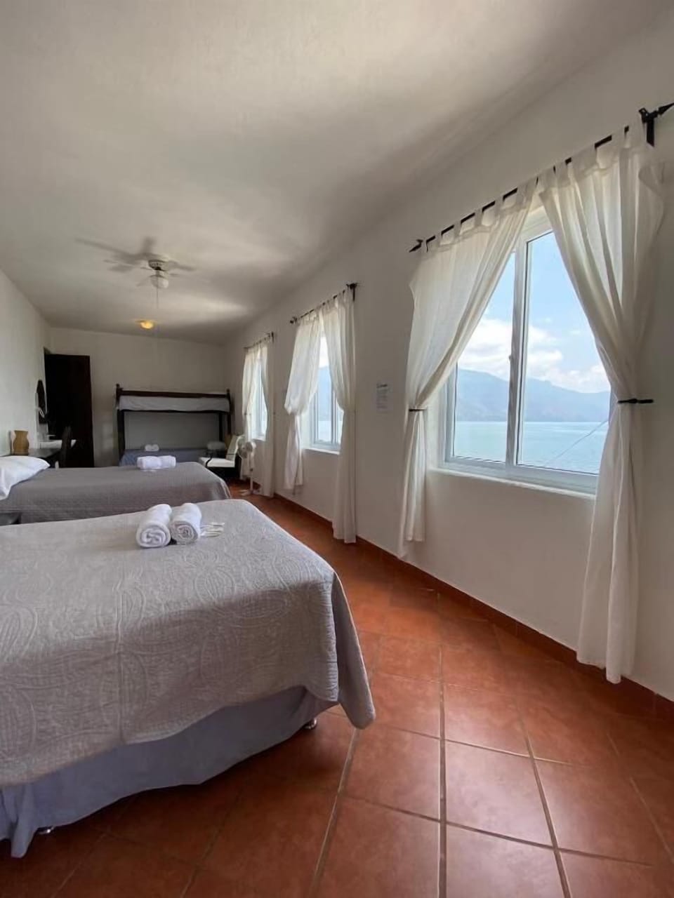 Comfort Room, Lake View | WiFi (free)