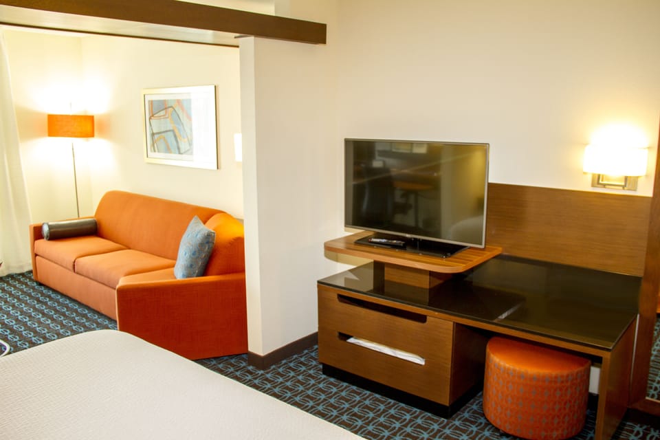In-room safe, desk, iron/ironing board, free WiFi