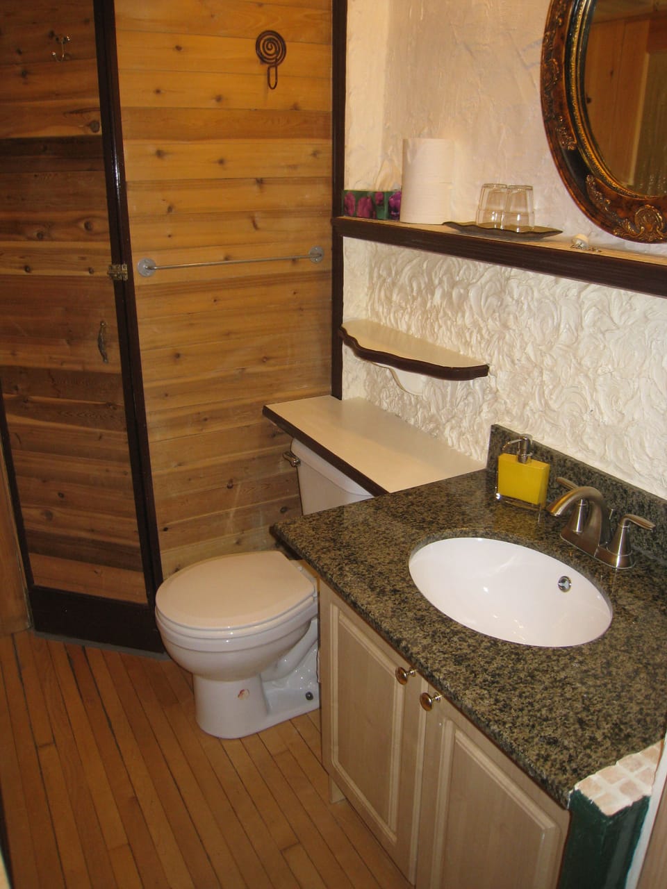 Romantic Room, 1 Queen Bed | Bathroom | Combined shower/tub, hair dryer, towels