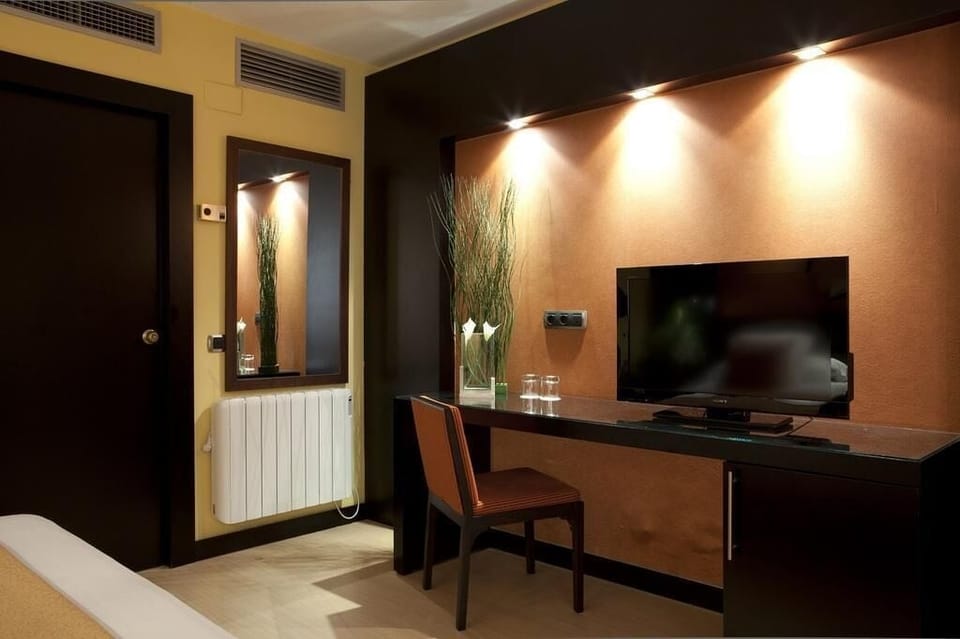 Minibar, in-room safe, desk, blackout drapes