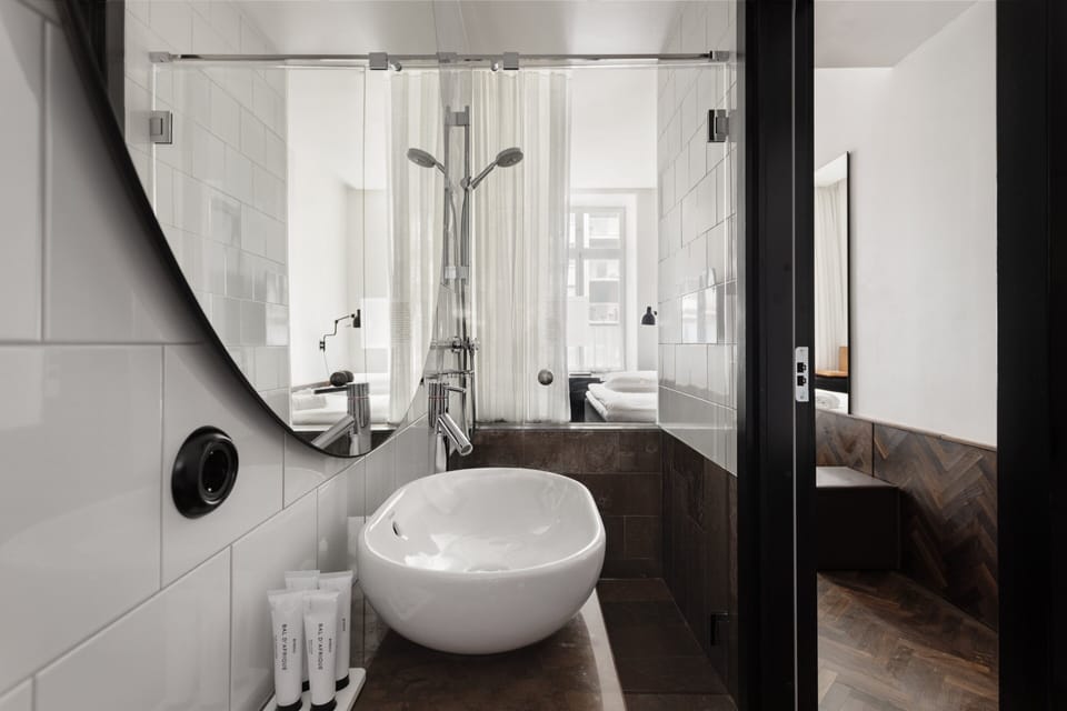Standard Room, 1 Twin Bed | Bathroom | Shower, free toiletries, hair dryer, bathrobes