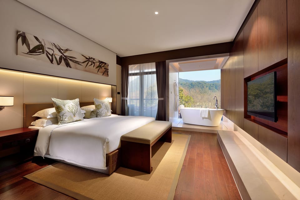 Premium bedding, free minibar, in-room safe, desk