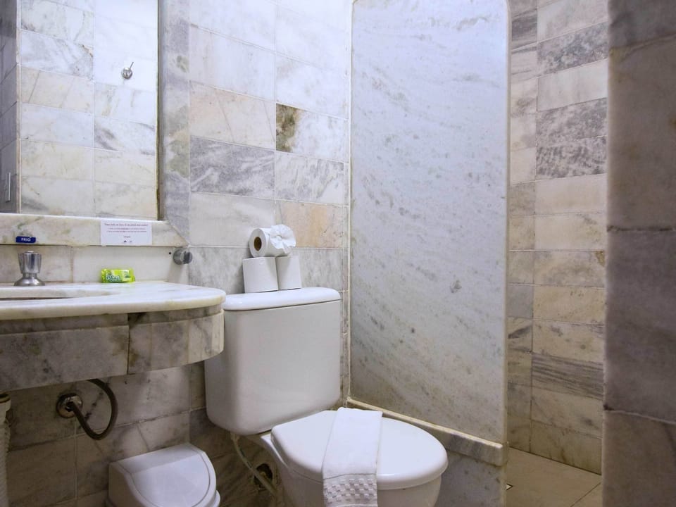 Shower, towels