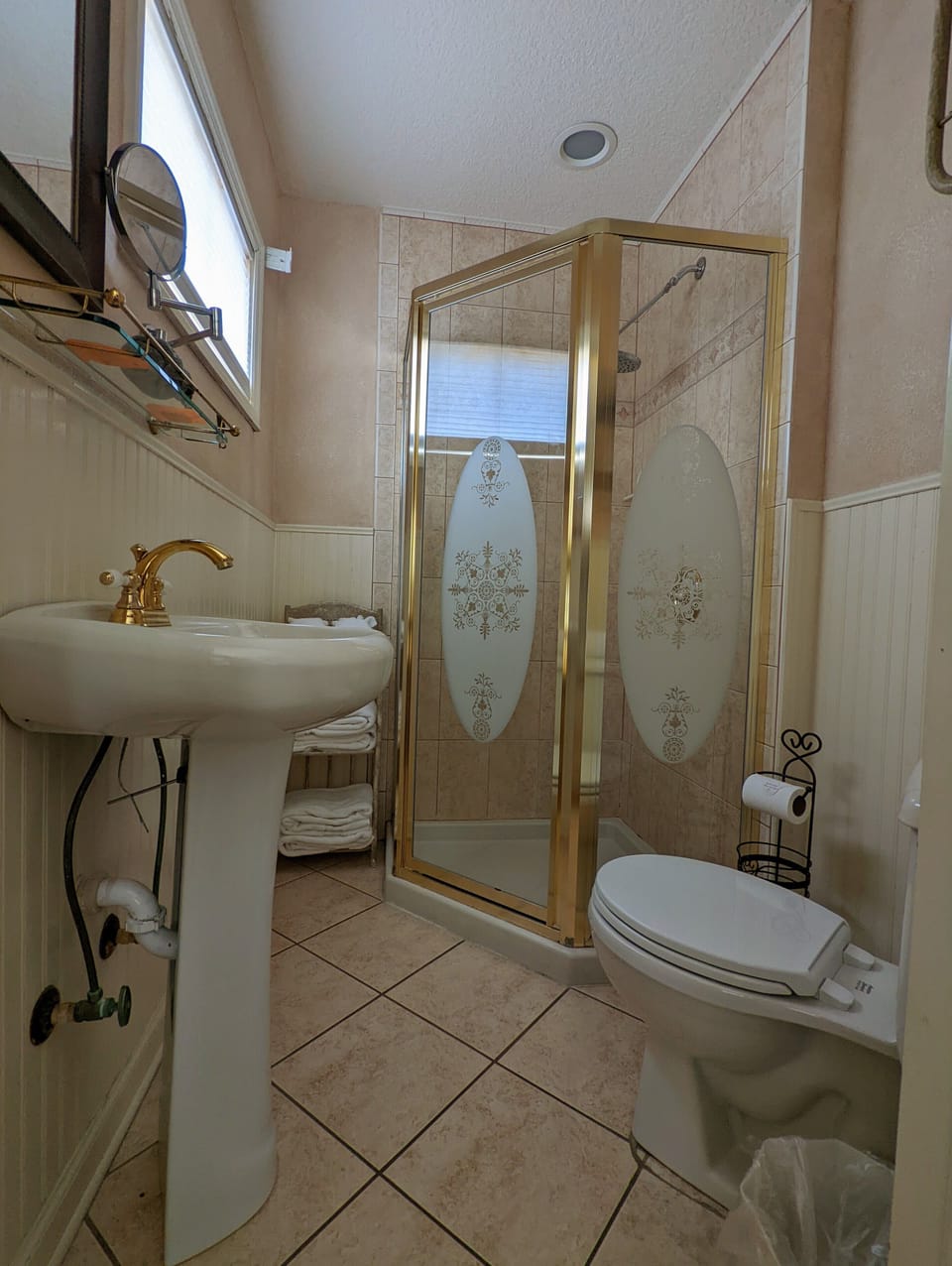 GraceDarling | Bathroom | Free toiletries, hair dryer, bathrobes, towels