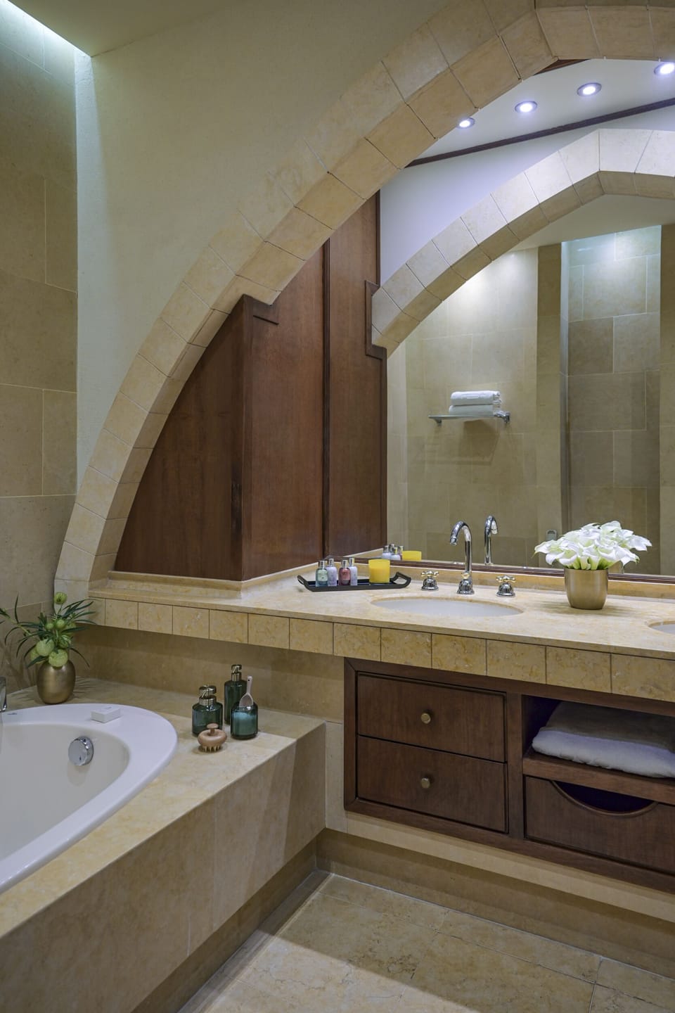 Royal Suite | Minibar, in-room safe, desk, laptop workspace