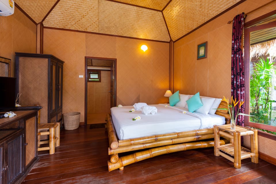 Deluxe Bungalow, Sea View | In-room safe, free WiFi, bed sheets