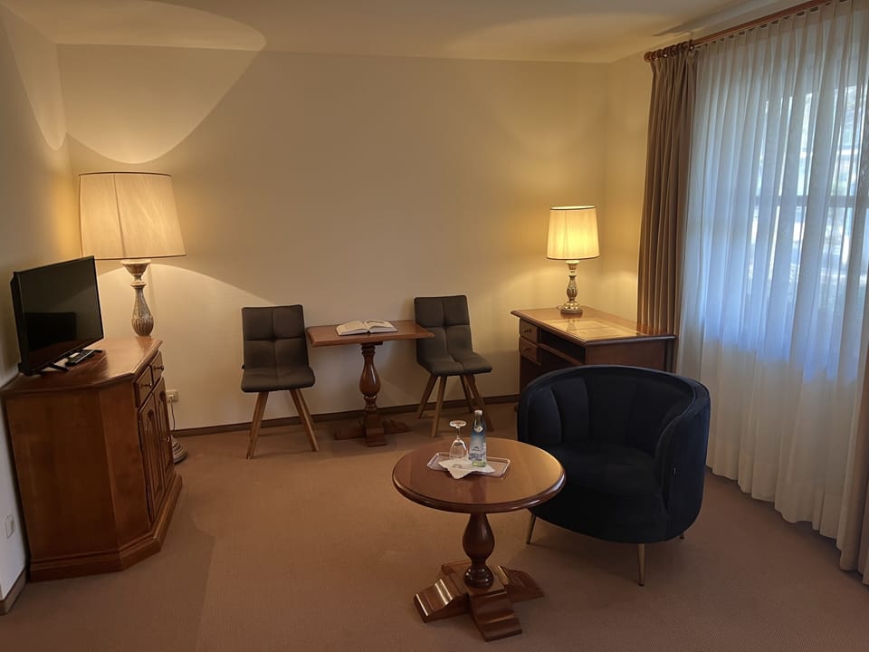 Premium bedding, down comforters, in-room safe, desk
