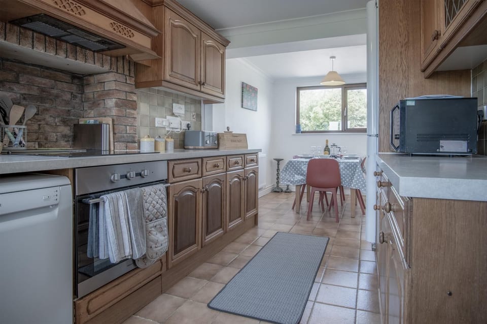 House (3 Bedrooms) | Private kitchen | Electric kettle