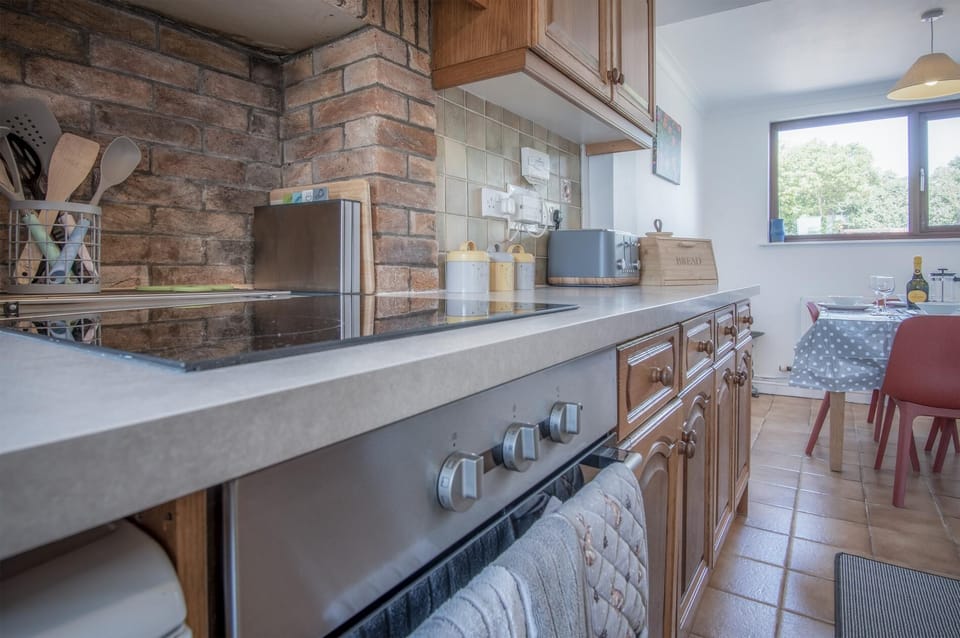 House (3 Bedrooms) | Private kitchen | Electric kettle