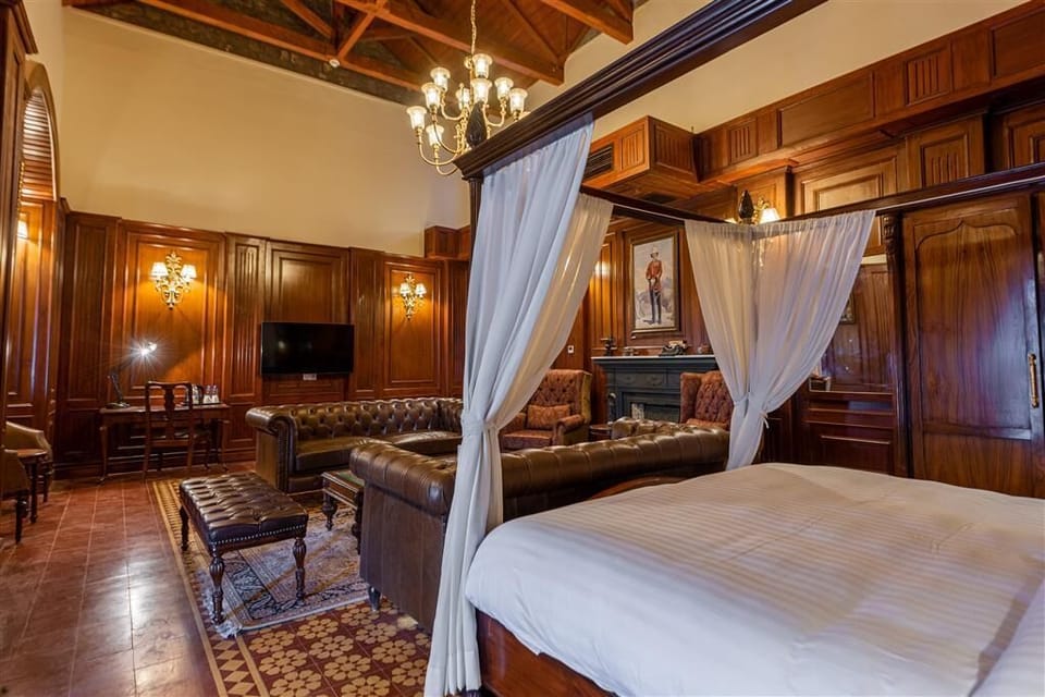 Minibar, laptop workspace, blackout drapes, soundproofing