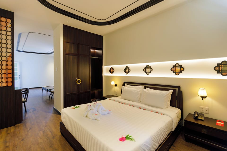 Studio, Sea View | Minibar, in-room safe, desk, laptop workspace