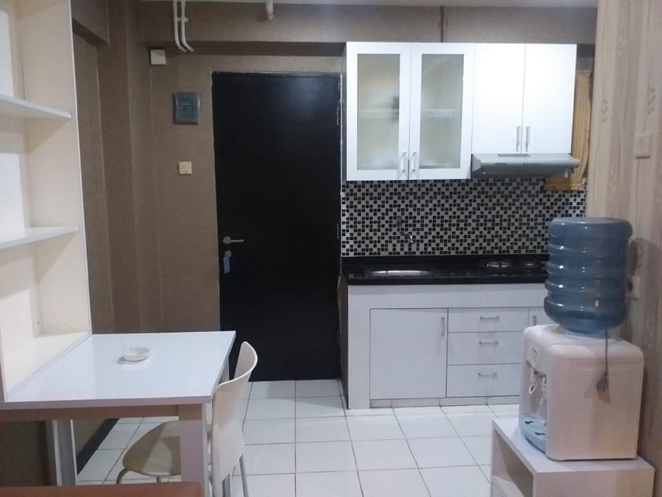 Standard Apartment | Private kitchen | Fridge, dishwasher, griddle, mixer