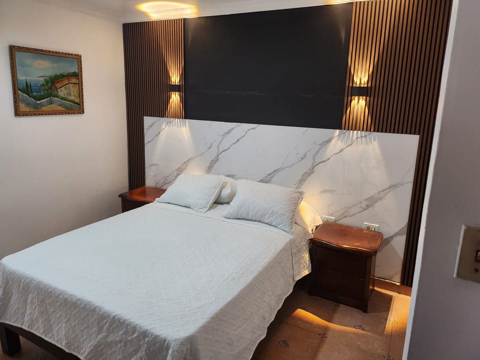 Basic Double Room, 1 Double Bed | In-room safe, iron/ironing board (on request), WiFi (free)