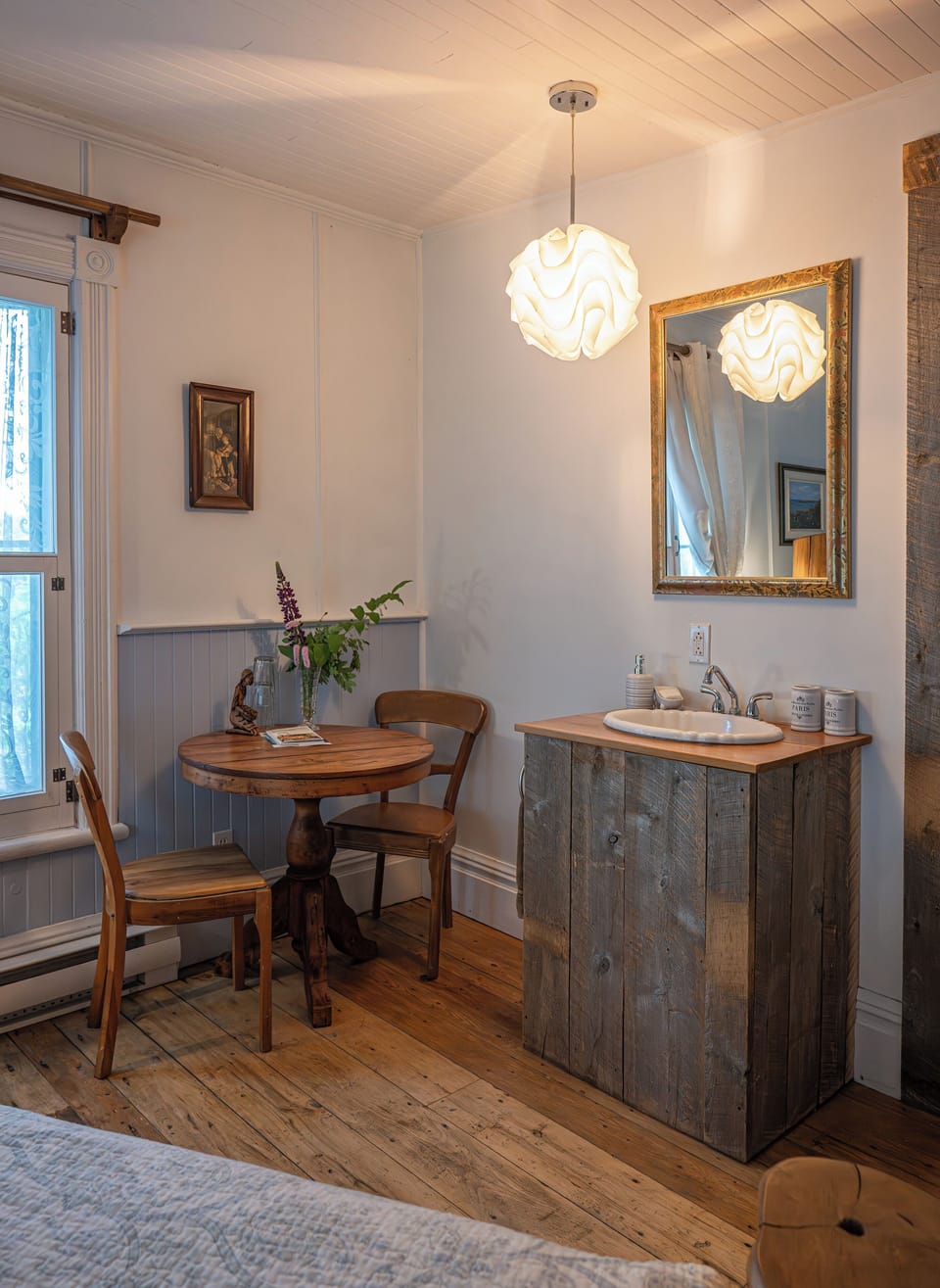 Superior Double Room (Cats on premises) | Bathroom | Free toiletries, hair dryer, towels, soap