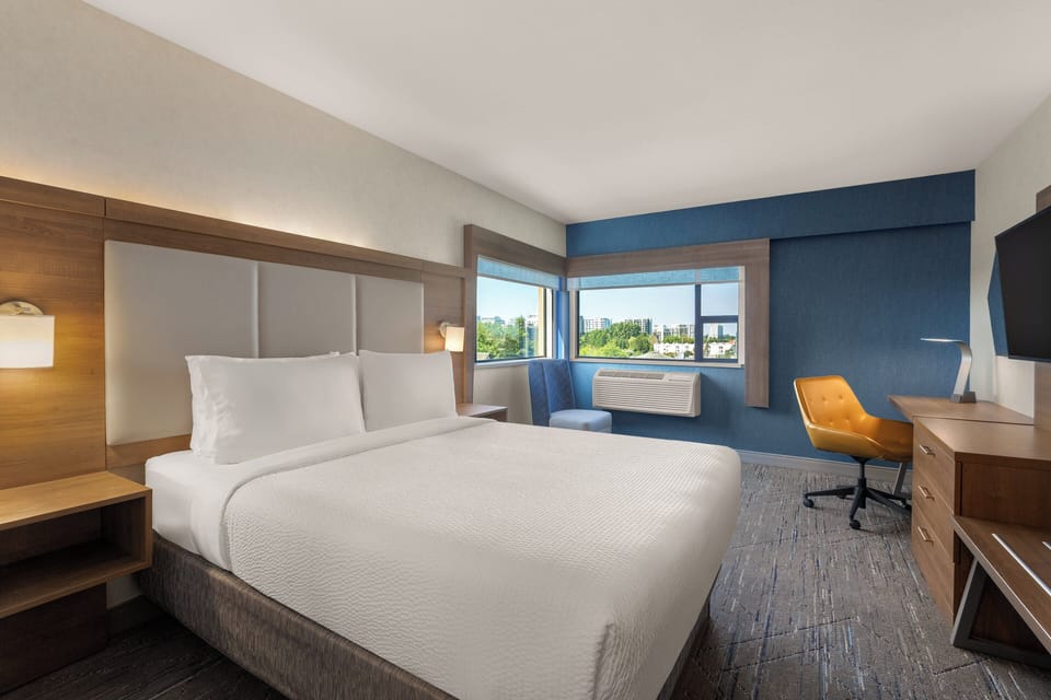 In-room safe, desk, blackout drapes, soundproofing