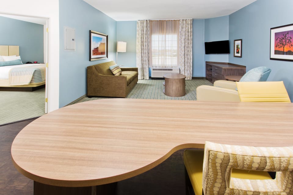 Desk, laptop workspace, iron/ironing board, free WiFi
