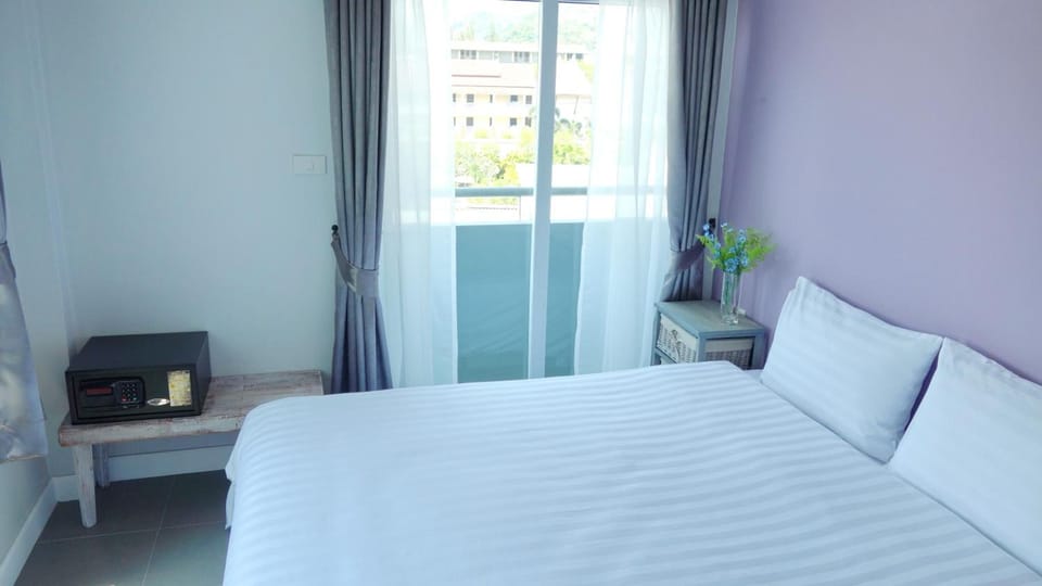 In-room safe, desk, free WiFi, bed sheets