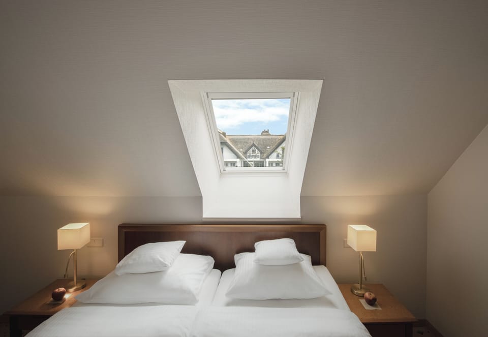 Hypo-allergenic bedding available, in-room safe