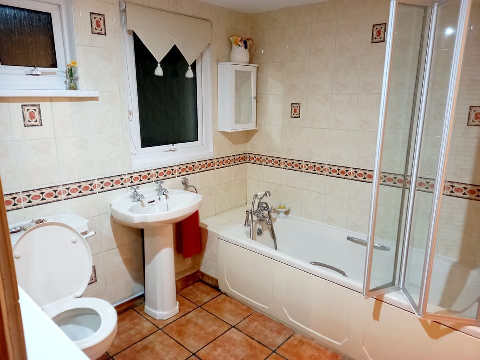 Luxurious Entire Studio in Axminster Suitable for Apartment in East Devon District
