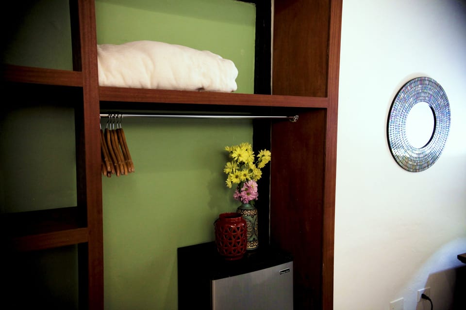 Room (Sol) | Individually decorated, individually furnished, desk, free WiFi