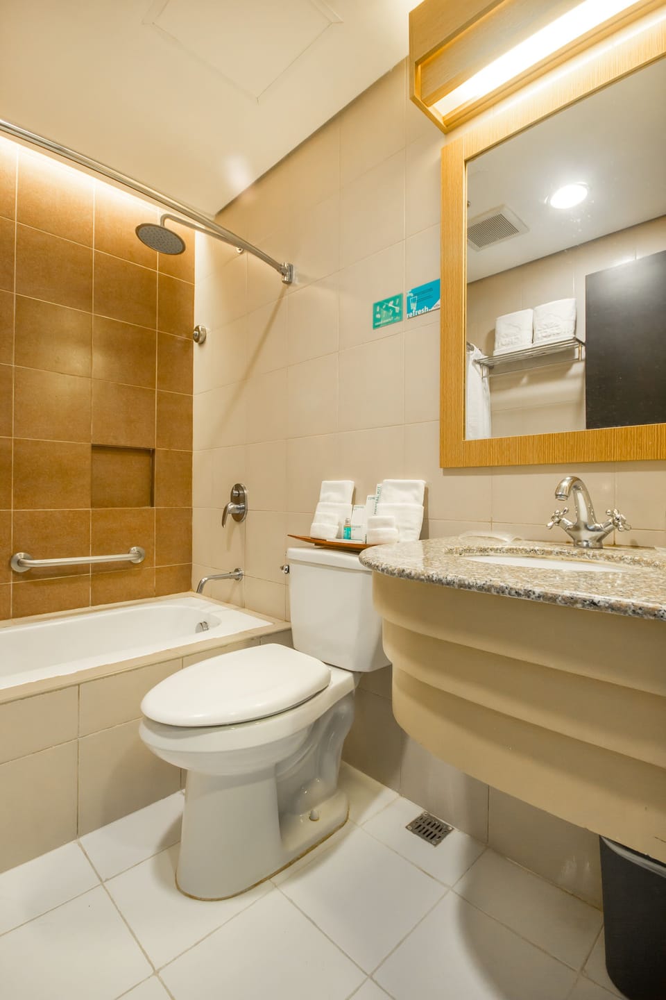 Suite, 1 Queen Bed with Sofa bed, Non Smoking | Bathroom | Free toiletries, hair dryer, slippers, bidet