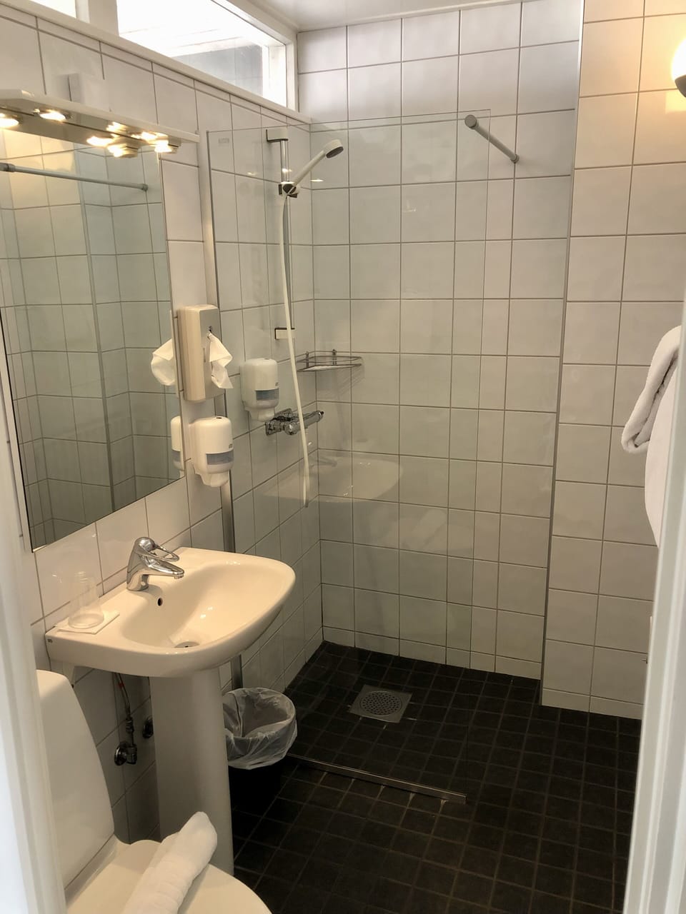 Family Room | Bathroom | Shower, hair dryer, heated floors (bathroom), towels