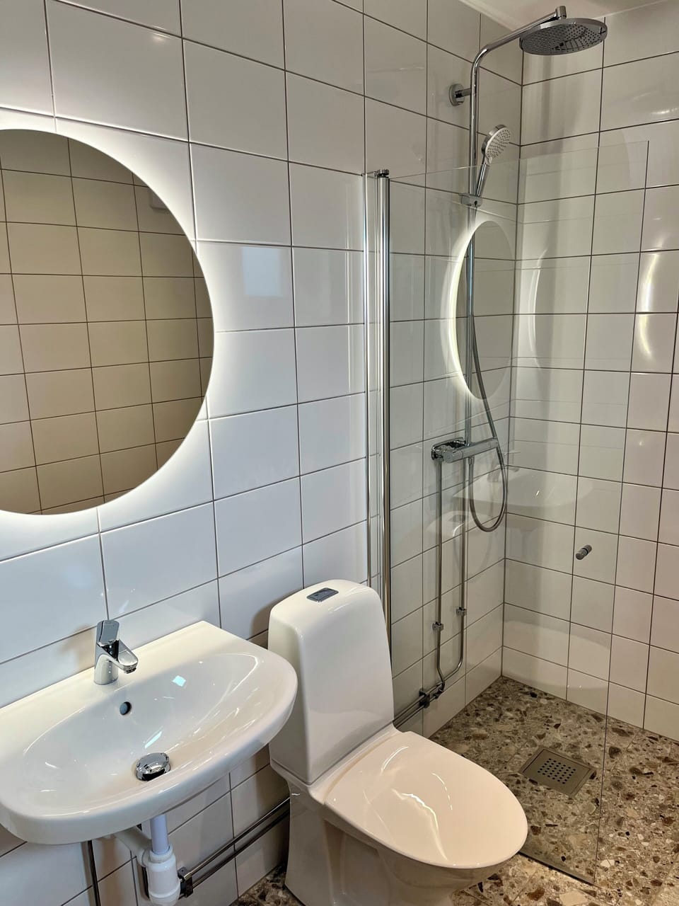 Classic Quadruple Room | Bathroom | Shower, hair dryer, heated floors (bathroom), towels