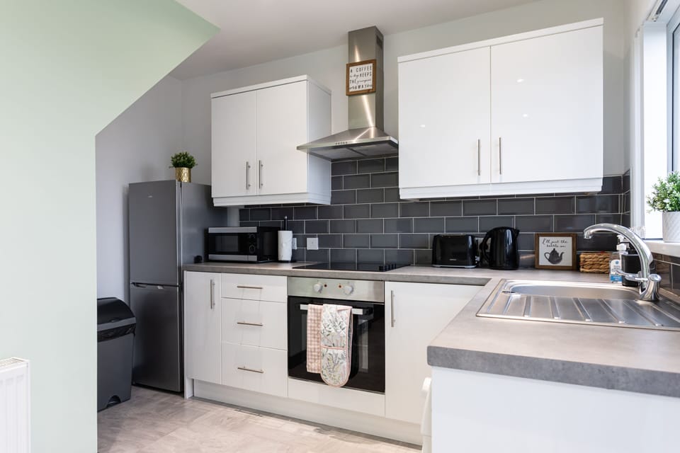 House, Private Bathroom, City View | Shared kitchen