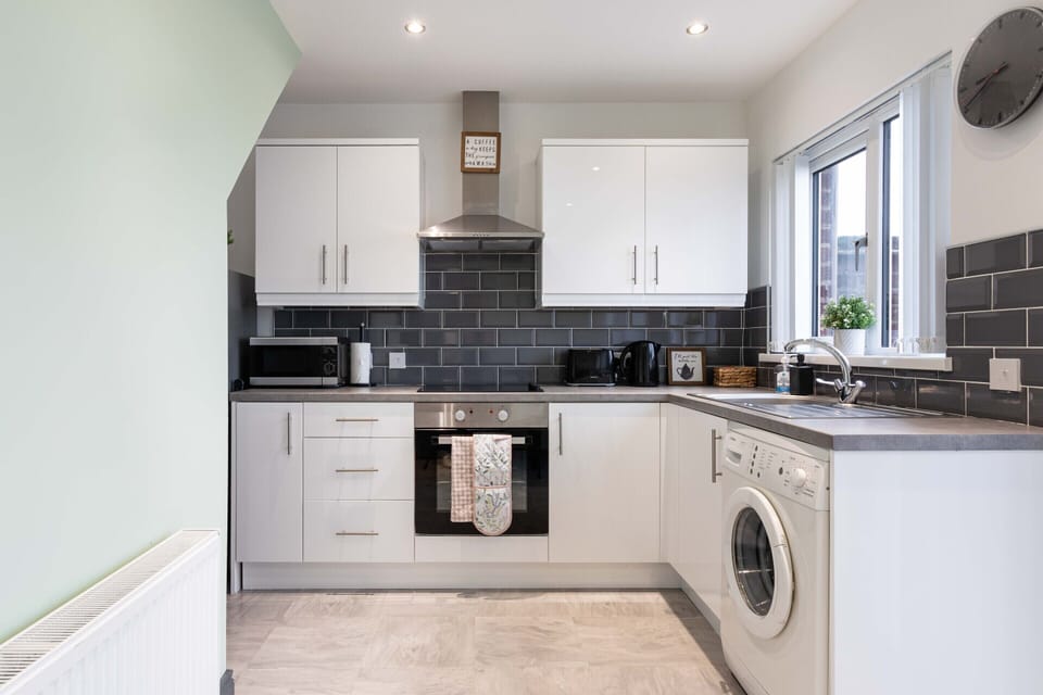 House, Private Bathroom, City View | Private kitchen
