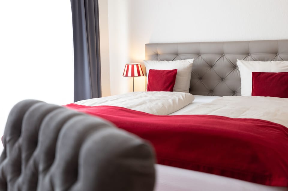 Comfort Room, 1 Bedroom | Desk, laptop workspace, blackout drapes, iron/ironing board