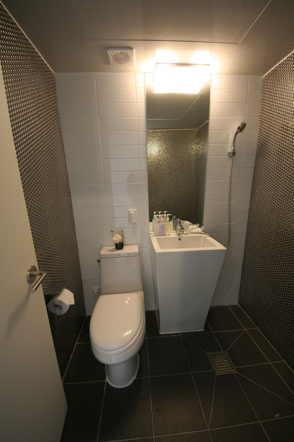Double Room, 1 Double Bed (Non-Korean Nationals Only) | Bathroom | Shower, rainfall showerhead, designer toiletries, hair dryer