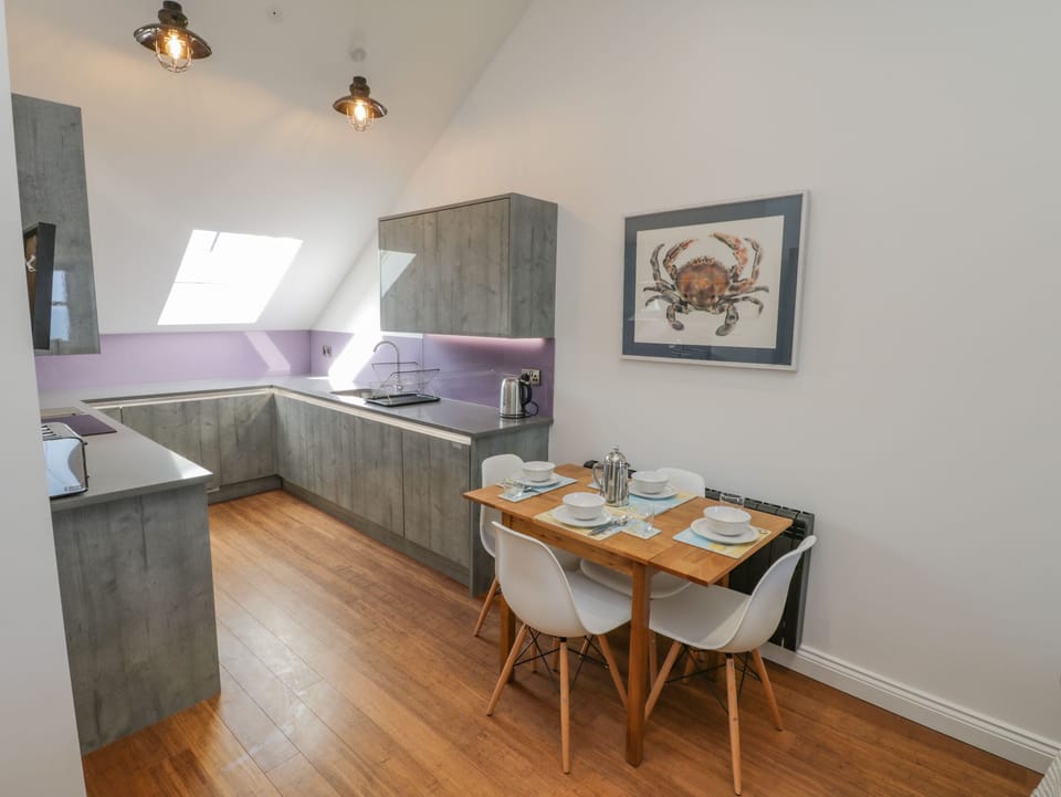 Cottage | Private kitchen | Fridge, microwave, dishwasher, electric kettle