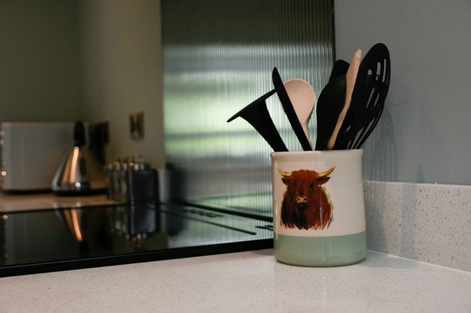 Cottage | Private kitchen | Fridge, dishwasher, electric kettle, toaster