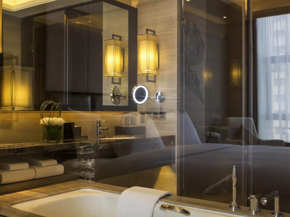 Deluxe Room, 1 King Bed | Premium bedding, minibar, in-room safe, desk