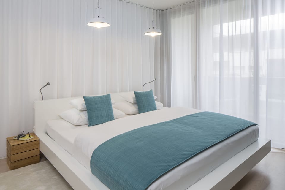 Design Apartment | Premium bedding, in-room safe, desk, soundproofing